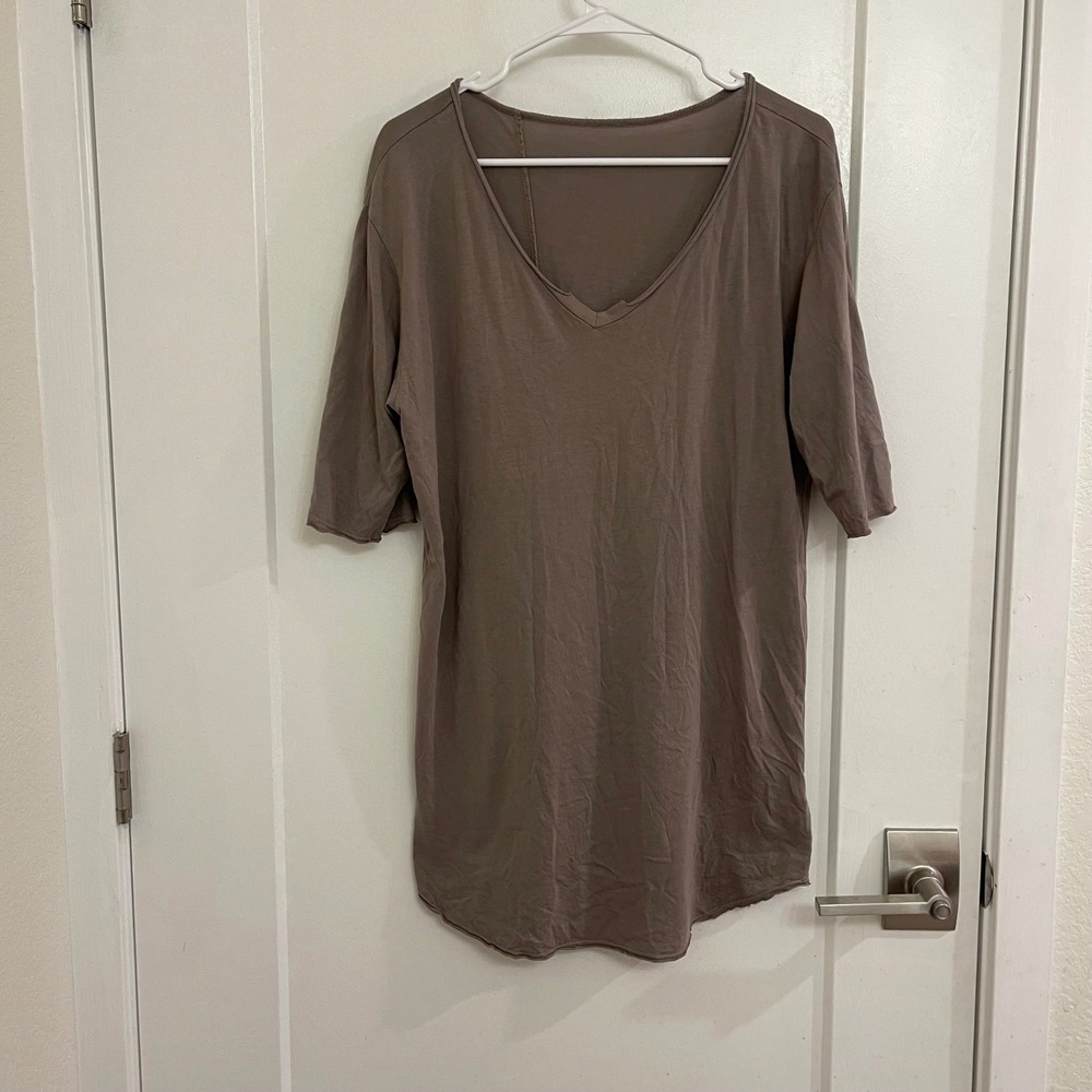 One Golden Thread Basic V Neck Comfy T Shirt Minimalist Brown Luxury Lounge